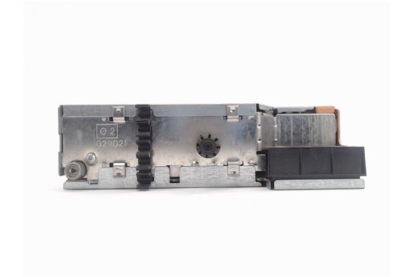 Recambio de radio / cd para renault clio ii fase ii (b/cb0) referencia OEM IAM 8200057681  