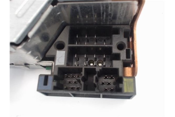 Recambio de radio / cd para renault clio ii fase ii (b/cb0) referencia OEM IAM 8200057681  