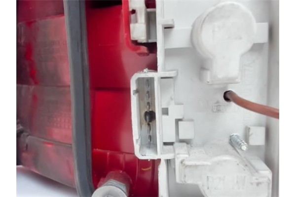 Recambio de piloto trasero izquierdo para skoda octavia combi (1u5) referencia OEM IAM 086651909L  