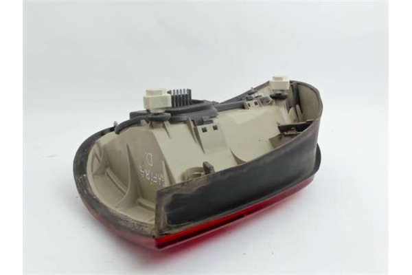 Recambio de piloto trasero derecho para opel zafira a referencia OEM IAM  62281 