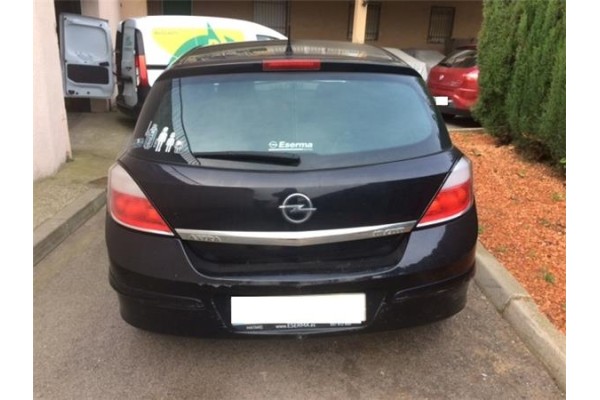 opel astra h berlina del año 2004