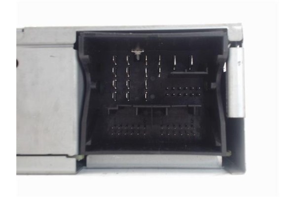 Recambio de radio / cd para volkswagen golf vii variant (ba5) referencia OEM IAM (3Q0035819A) (Nº SER.: VWZAZ2R0608786)  