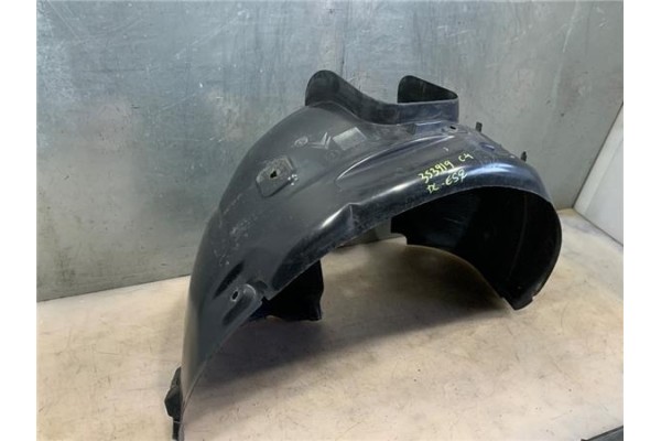 Recambio de protector pase rueda delantero izquierdo para citroen c4 berlina 1.6 exclusive referencia OEM IAM 7136LN  