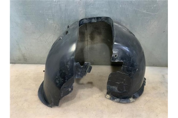 Recambio de protector pase rueda delantero izquierdo para citroen c4 berlina 1.6 exclusive referencia OEM IAM 7136LN  