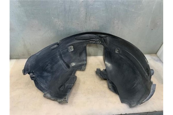 Recambio de protector pase rueda delantero izquierdo para citroen c4 berlina 1.6 exclusive referencia OEM IAM 7136LN  