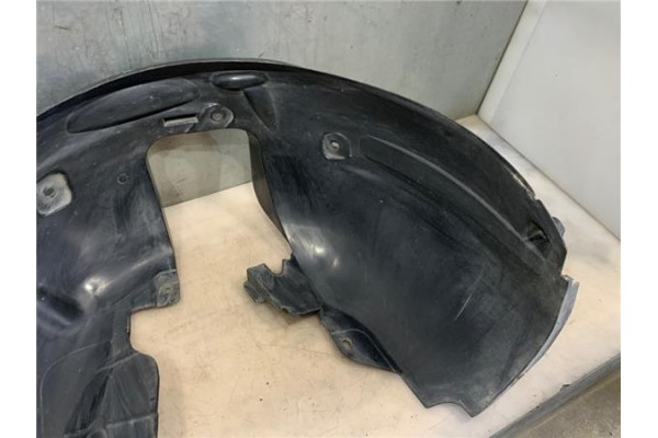 Recambio de protector pase rueda delantero izquierdo para citroen c4 berlina 1.6 exclusive referencia OEM IAM 7136LN  