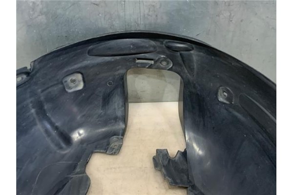 Recambio de protector pase rueda delantero izquierdo para citroen c4 berlina 1.6 exclusive referencia OEM IAM 7136LN  
