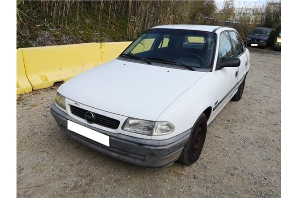 opel astra f berlina del año 1996