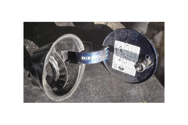 Recambio de tapa exterior combustible para ford focus (daw, dbw) 1.8 tdci referencia OEM IAM   