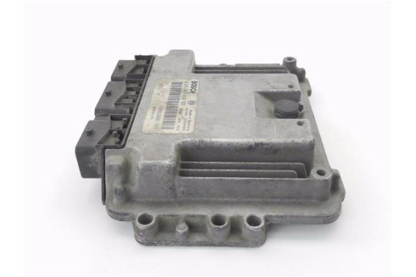 Recambio de centralita para opel vivaro 1.9 di referencia OEM IAM 8200051609 0281011530 