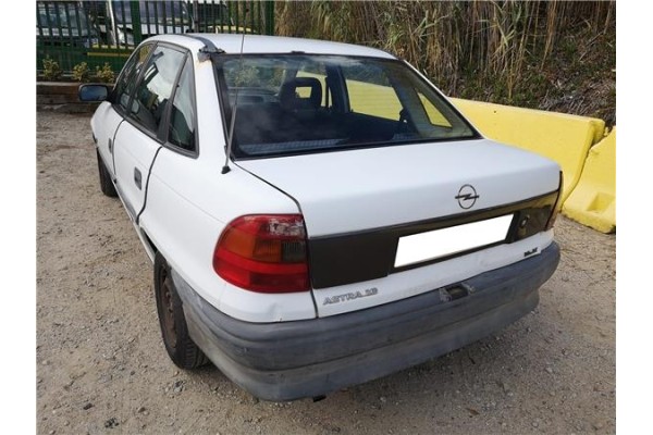 opel astra f berlina del año 1996