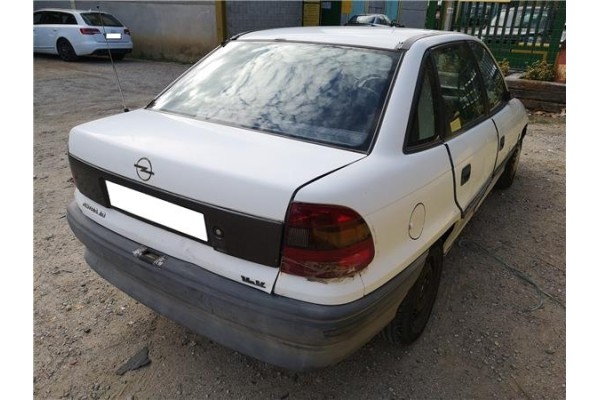 opel astra f berlina del año 1996