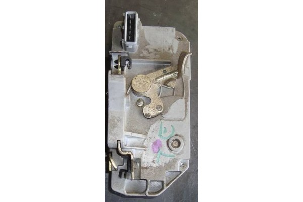 Recambio de cierre electromagnetico trasero izquierdo para peugeot 306 (7b, n3, n5) 1.9 srdt referencia OEM IAM 913739  