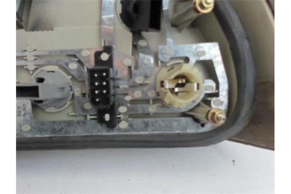 Recambio de piloto trasero izquierdo para bmw serie 3 berlina (e36) referencia OEM IAM 1387653  63218353285 , BMW