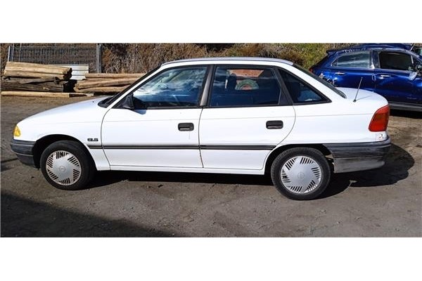 opel astra f berlina del año 1994