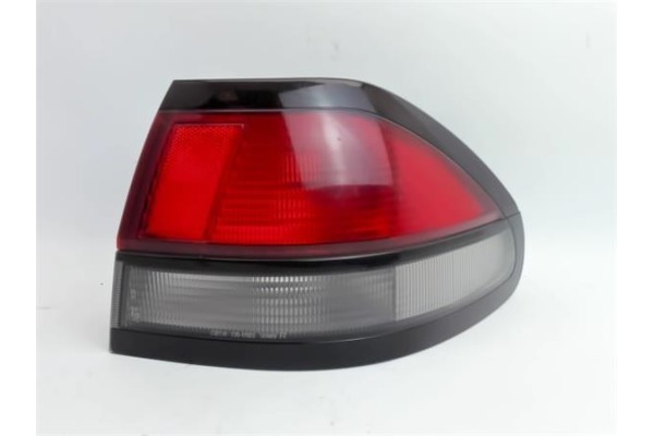 Recambio de piloto trasero derecho para mazda 626 berlina (ge) referencia OEM IAM  22061825 