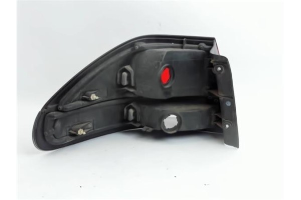 Recambio de piloto trasero derecho para mazda 626 berlina (ge) referencia OEM IAM  22061825 