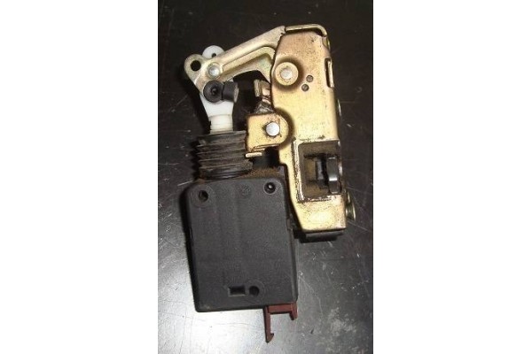 Recambio de cierre electromagnetico delantero derecho para citroen saxo 1.4 vts referencia OEM IAM 9136F6  