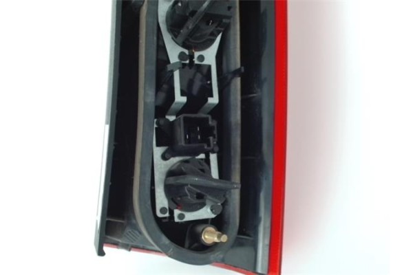 Recambio de piloto trasero izquierdo para volvo v70 familiar 2.4 d kinetic (120kw) referencia OEM IAM 9154493  