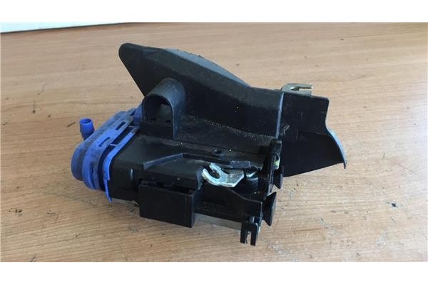 Recambio de cierre electromagnetico trasero derecho para audi a4 berlina (b5)(1994) 1.6 [1,6 ltr. - 74 kw] referencia OEM IAM 8D