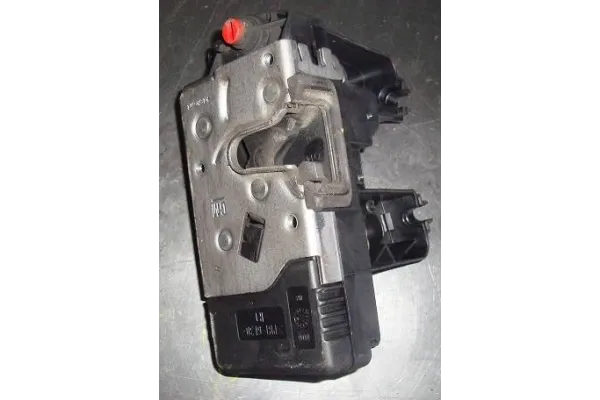 Recambio de cierre electromagnetico trasero derecho para opel combo (corsa c) 1.3 cdti 16v referencia OEM IAM 9186698  