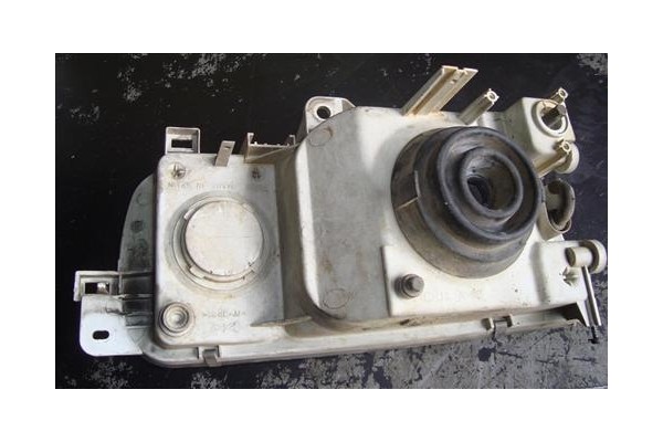 Recambio de faro delantero izquierdo para nissan serena (c23m) 2.3 d referencia OEM IAM 260608C002  