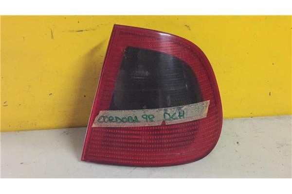 Recambio de piloto trasero derecho para seat cordoba berlina (6k2)(1993 ) 1.4 clx [1,4 ltr. - 44 kw] referencia OEM IAM 6K595450