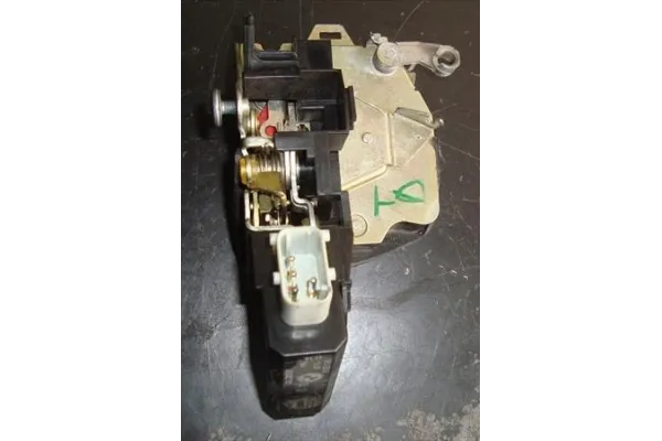 Recambio de cierre electromagnetico trasero derecho para bmw serie 5 berlina (e39) 2.5 523i referencia OEM IAM 51228125672  