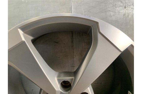 Recambio de llanta para audi rs3 sportback (8vf) 2.5 tfsi quattro referencia OEM IAM 8V0601025ES   Recambio de llanta para audi rs3 sportback (8vf) 2.5 tfsi quattro referencia OEM IAM 8V0601025ES