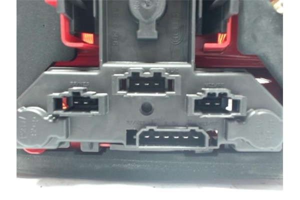 Recambio de piloto trasero derecho para volkswagen bora berlina (1j2) referencia OEM IAM 1J5945096AA 1J5945112AA 