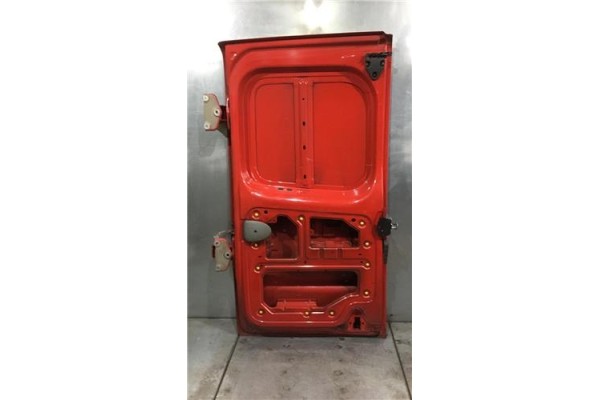 Recambio de puerta trasero derecha para renault trafic ii furgón 1.9 29 cn referencia OEM IAM 7751472224  