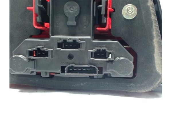 Recambio de piloto trasero derecho para volkswagen bora berlina (1j2) referencia OEM IAM   