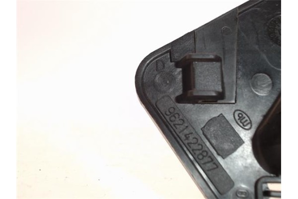 Recambio de manilla int. puerta delantero derecha para peugeot partner furgón (5) 2.0 hdi referencia OEM IAM 9621422877  