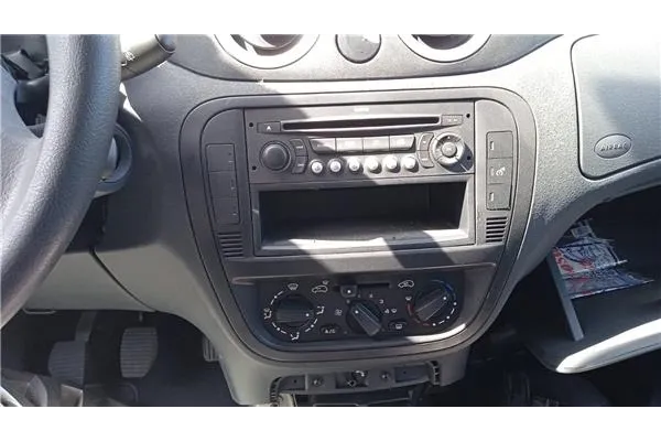 Recambio de consola para citroen c2 1.1 referencia OEM IAM 8211TJ  