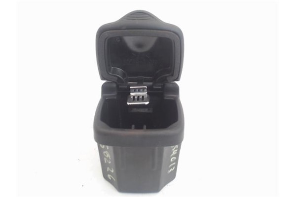 Recambio de cenicero para suzuki swift iii (sg) 1.3 referencia OEM IAM 8981286G00  