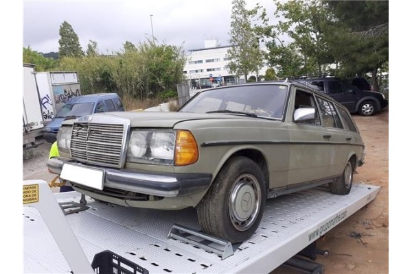 mercedes-benz berlina + coupe (bm 123)(1976) del año 