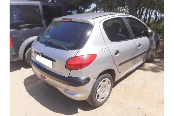 peugeot 206 berlina (1998) del año 