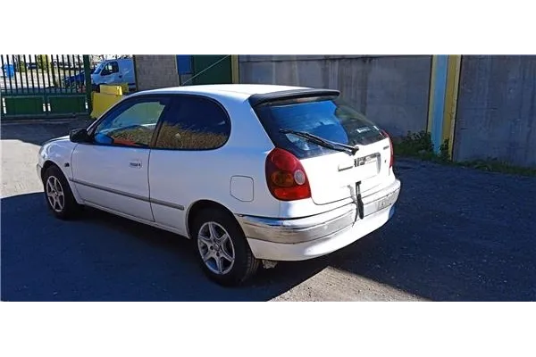 toyota corolla (e11) del año 1999
