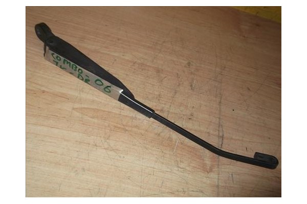 Recambio de brazo limpiaparabrisas trasero para opel combo furgón/ranchera familiar 1.3 cdti 16v referencia OEM IAM   