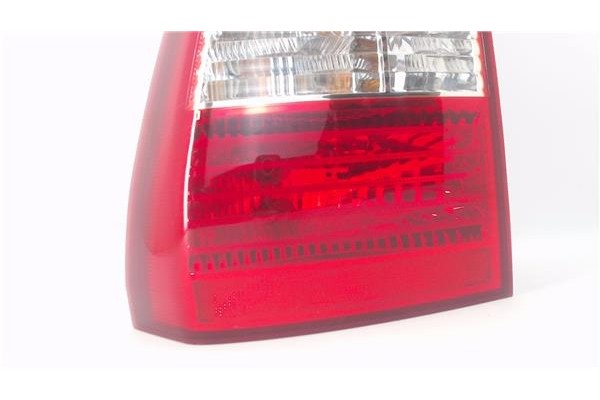 Recambio de piloto trasero izquierdo para kia sportage (km) 2.0 crdi referencia OEM IAM 924011F011  