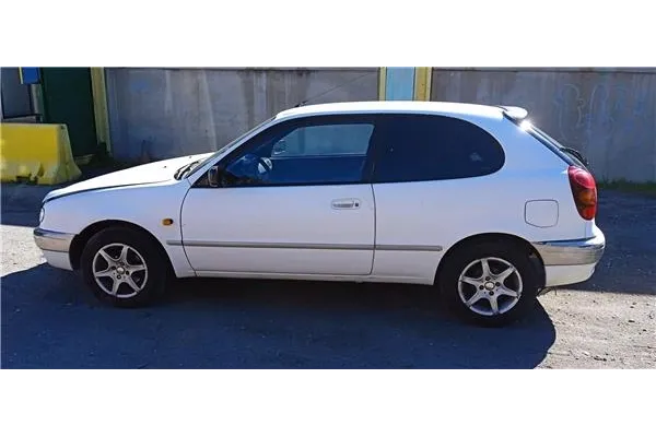 toyota corolla (e11) del año 1999