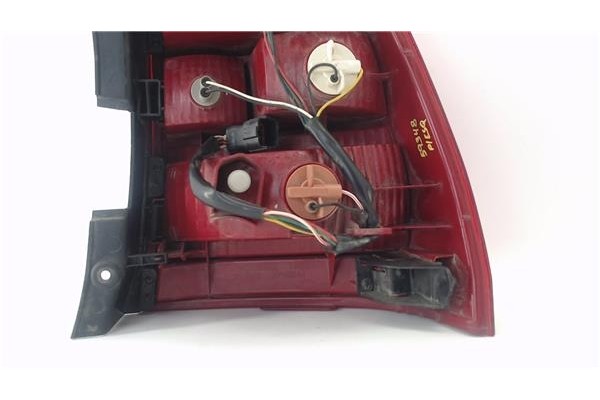Recambio de piloto trasero izquierdo para kia sportage (km) 2.0 crdi referencia OEM IAM 924011F011  
