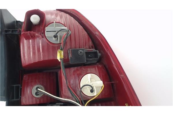 Recambio de piloto trasero izquierdo para kia sportage (km) 2.0 crdi referencia OEM IAM 924011F011  