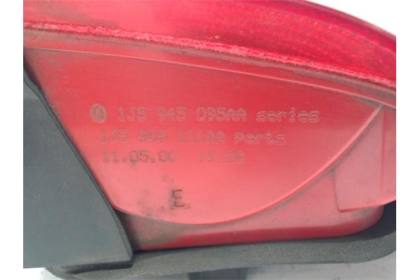 Recambio de piloto trasero izquierdo para volkswagen bora berlina (1j2) referencia OEM IAM 1J5945095AA 1J5945111AA 