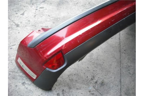 Recambio de paragolpes trasero para ford focus berlina (cap) 1.8 ghia referencia OEM IAM 1336747  