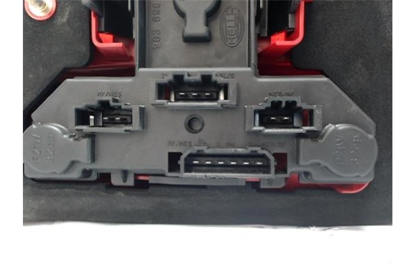 Recambio de piloto trasero izquierdo para volkswagen bora berlina (1j2) referencia OEM IAM 1J5945095AC 1J5945111AC 