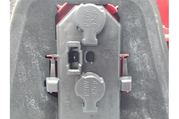 Recambio de piloto trasero izquierdo para volkswagen bora berlina (1j2) referencia OEM IAM 1J5945095AC 1J5945111AC 