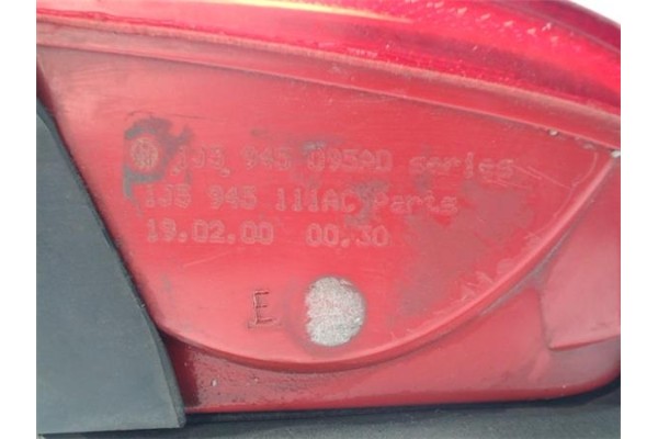 Recambio de piloto trasero izquierdo para volkswagen bora berlina (1j2) referencia OEM IAM 1J5945095AC 1J5945111AC 