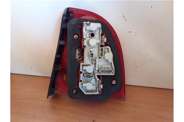 Recambio de piloto trasero izquierdo para volkswagen passat berlina (3b3) 1.9 edition referencia OEM IAM   