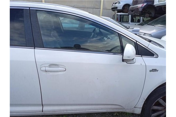 Recambio de puerta delantero derecha para toyota avensis (t27) 2.2 active referencia OEM IAM 6700105070  